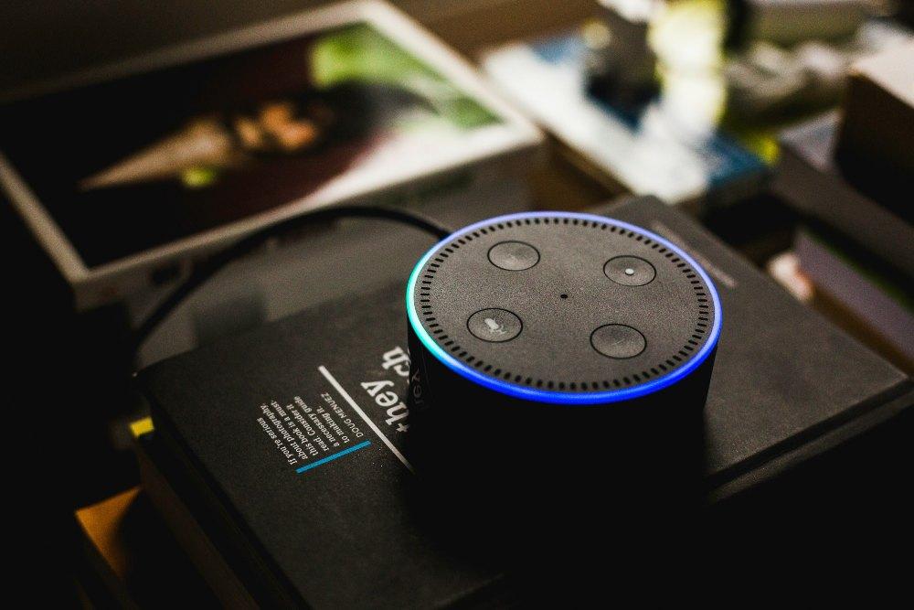 aprende como se Limpia Alexa de amazon